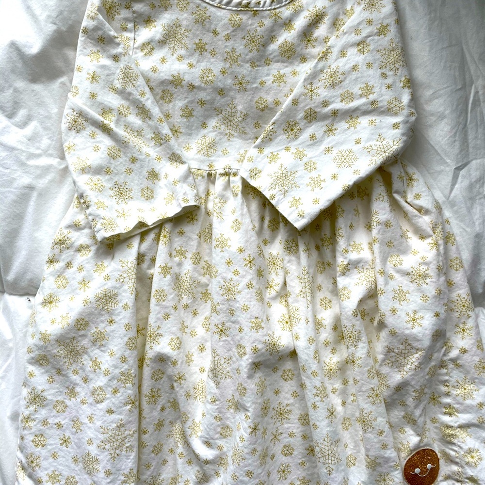 Smiling Button snowflake dress 5T